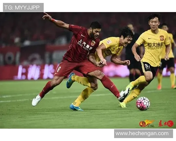 恒大主场迎战香港东方争夺中超联赛关键三分的激烈对决